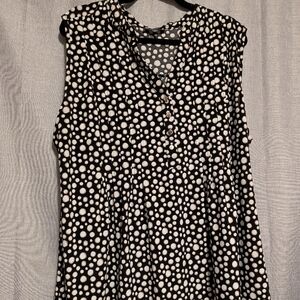 Cocomo Woman Sleeveless V-Neck blouse